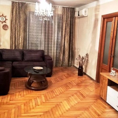 Apartment K. Gamsakhurdia St. Batumi Bagian luar foto