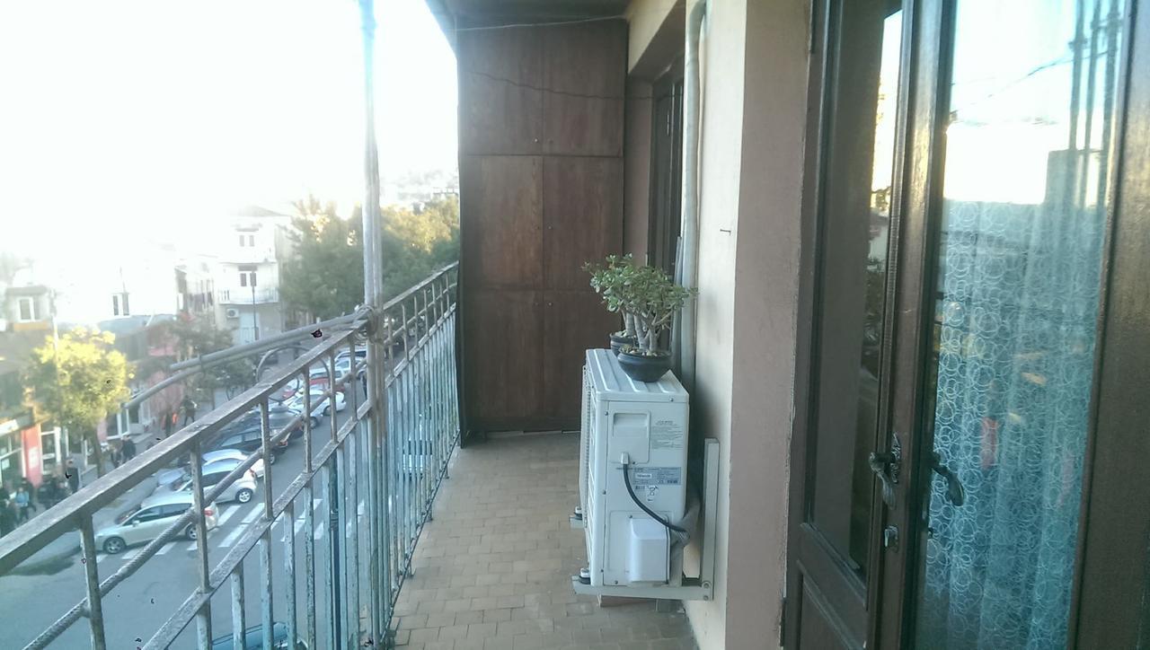 Apartment K. Gamsakhurdia St. Batumi Bagian luar foto