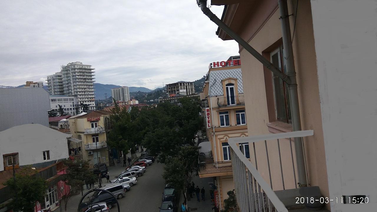 Apartment K. Gamsakhurdia St. Batumi Bagian luar foto